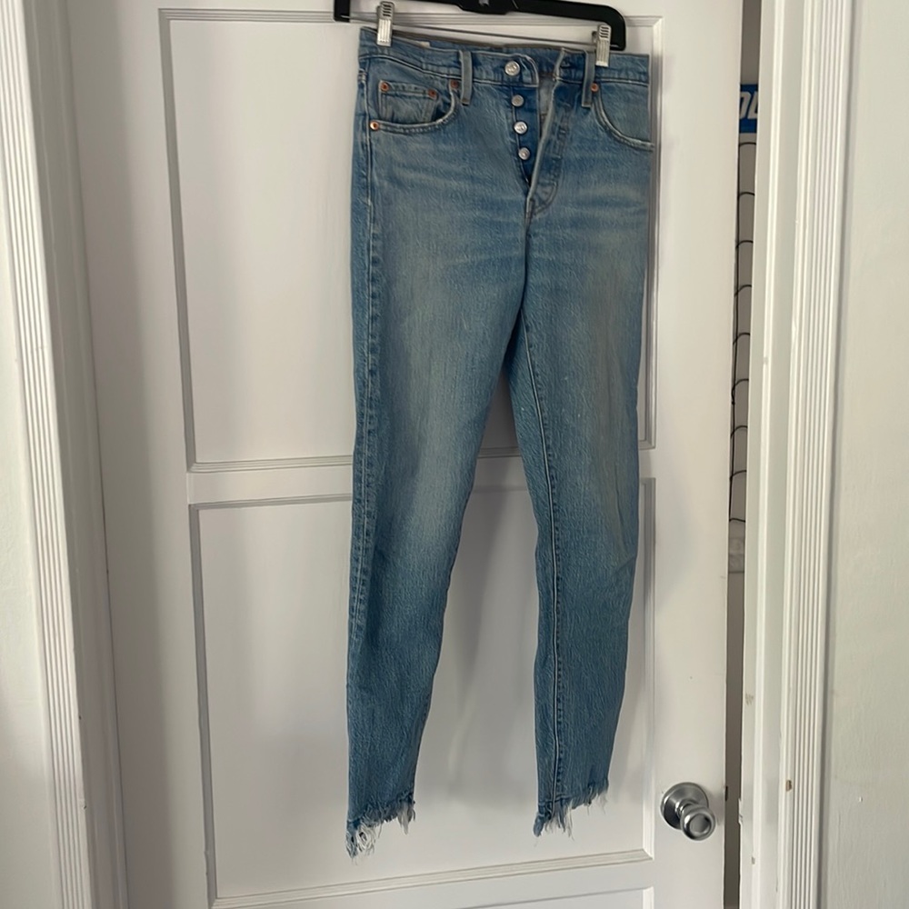 Selling Skinny 501s. They are a size W25 L28. They are mid to high rise